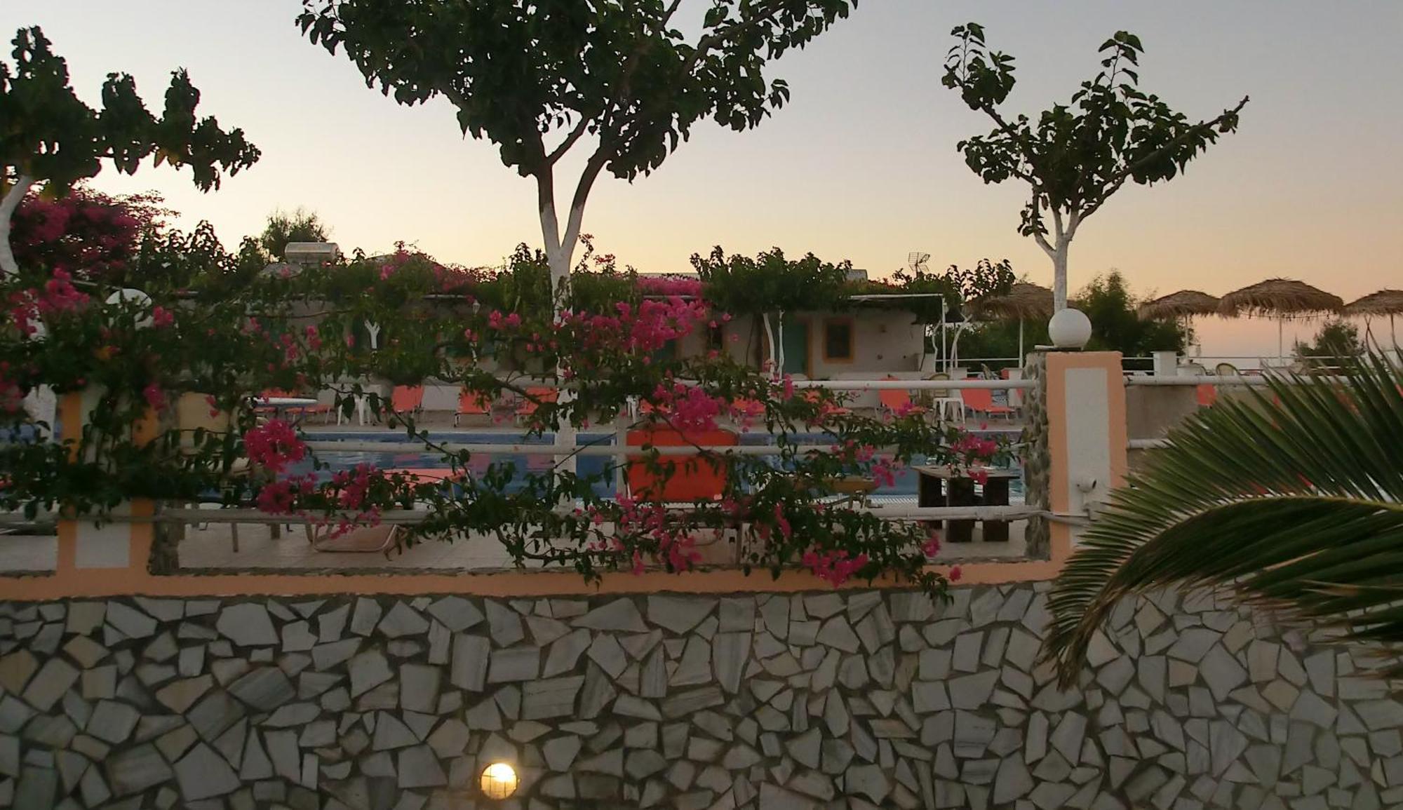 Santorini Camping & Hostel Fira  Exterior foto